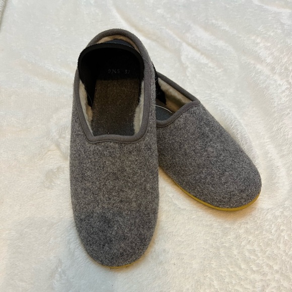 Mahabis Classic Bedroom Slippers, Size 37 Gray MSRP $109 - Picture 1 of 5